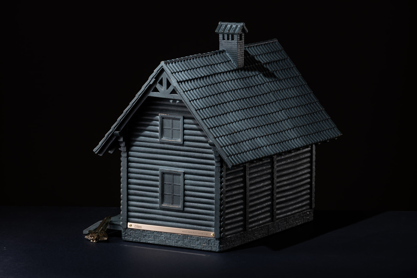 Dim — the house from the side, with the engraved bronze plaque and the shuttle