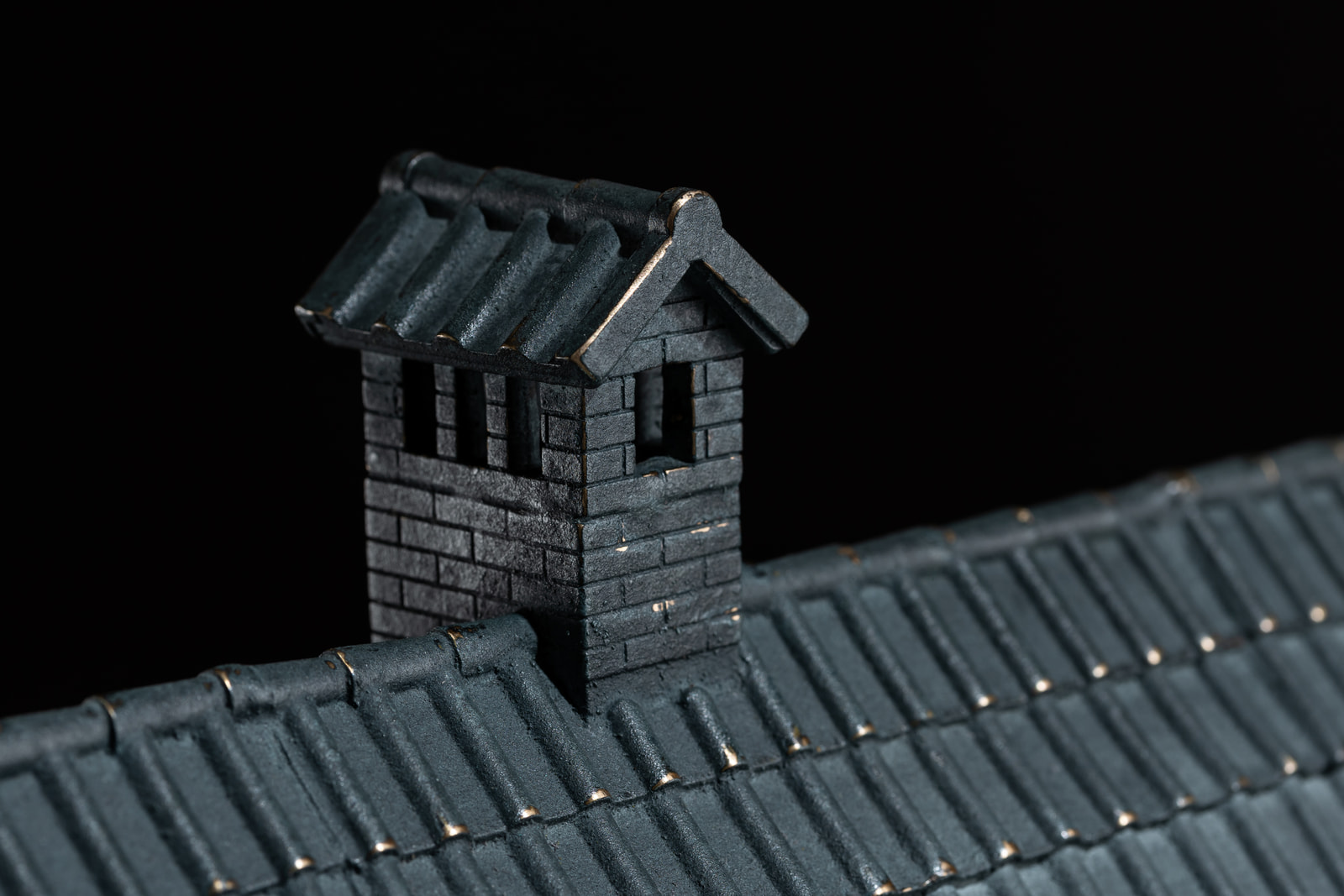 Dim — detail, the chimney on the tiled roof