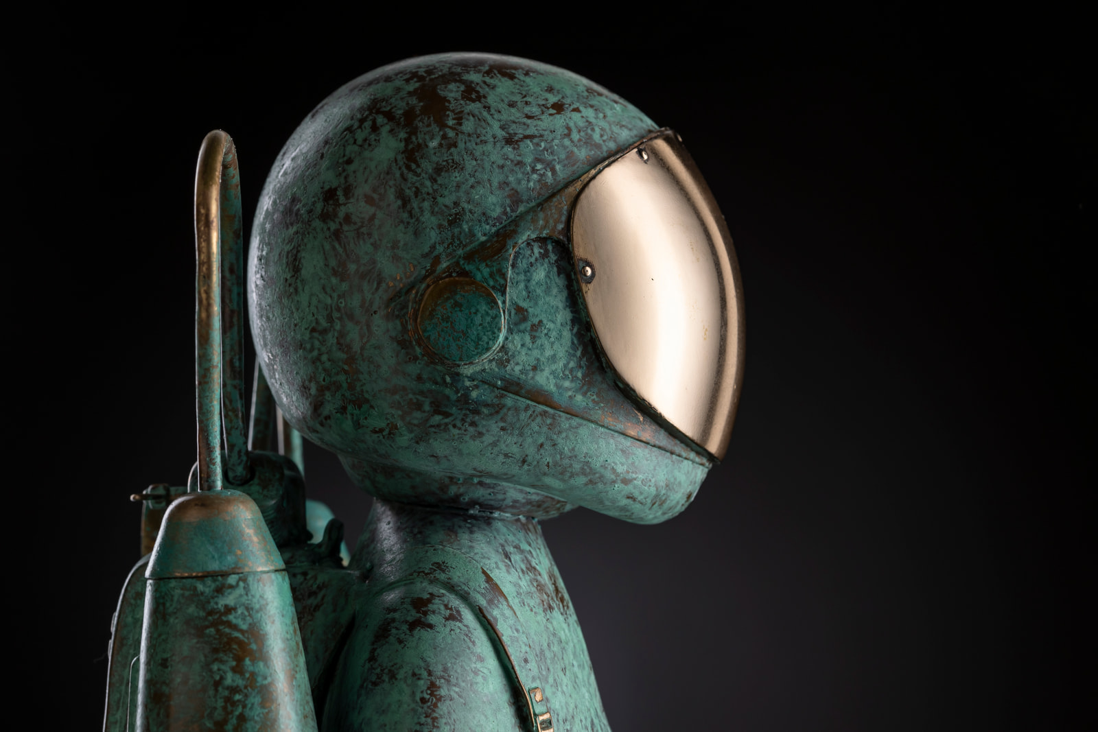 Drim — detail, helmet in profile with polished visor