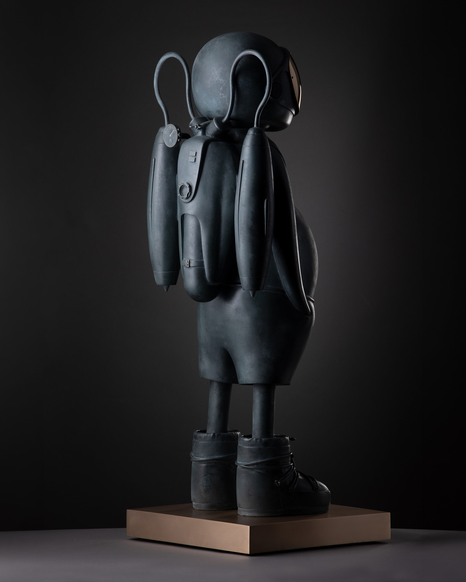 Drim 2026 — full figure from behind: the lunar backpack