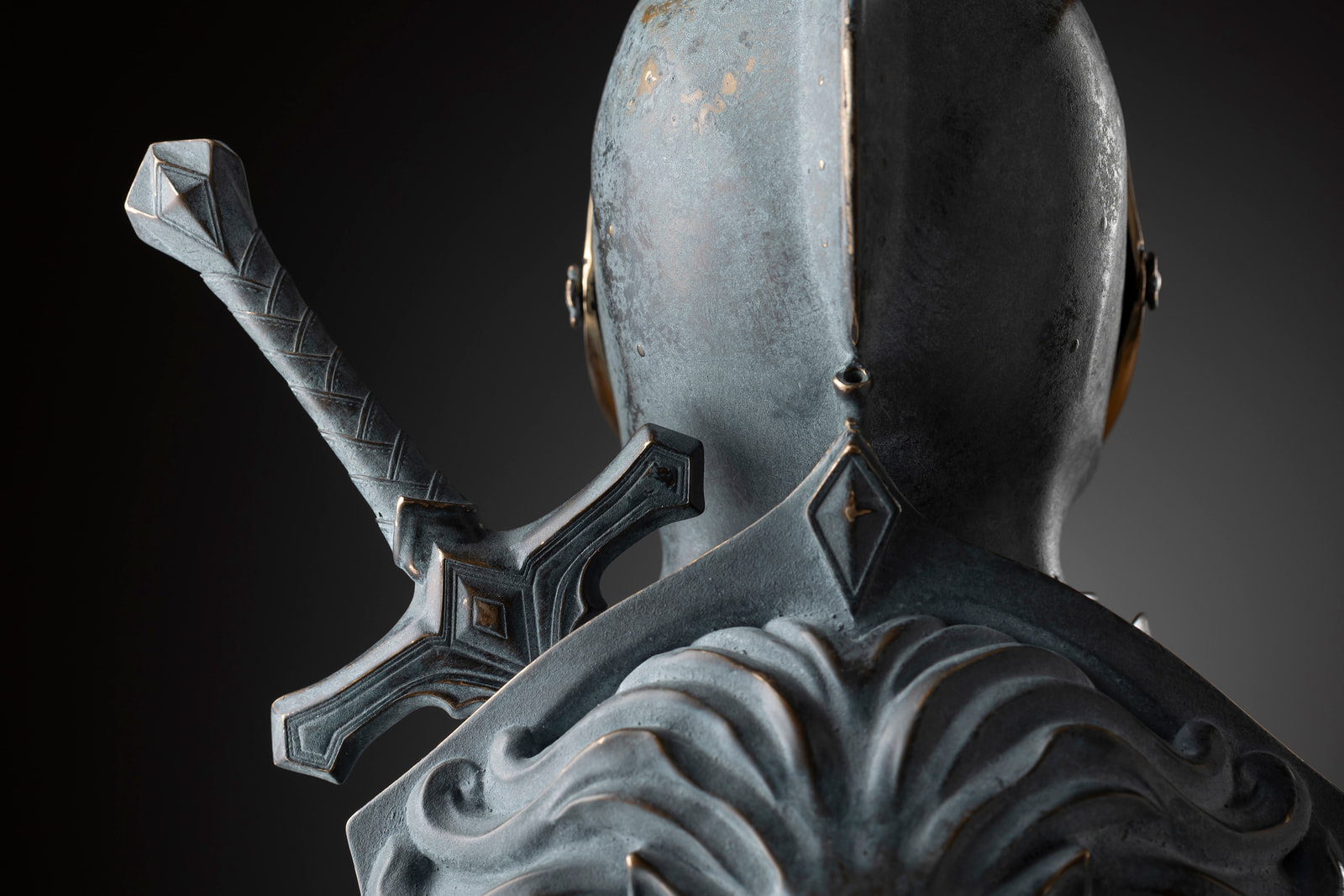 Nite — detail, sword and shield from behind